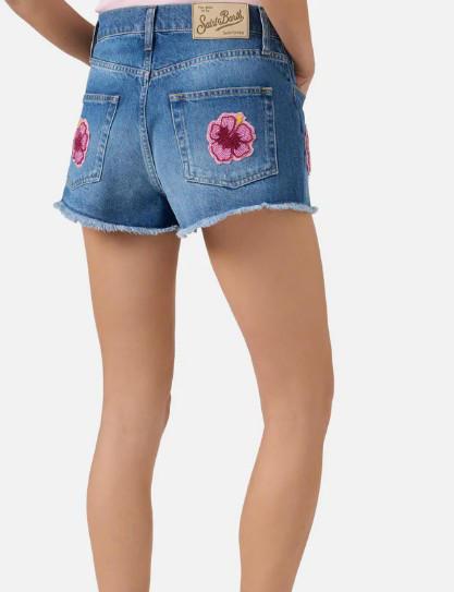 Shorts Musa in denim con patch floreali ricamate