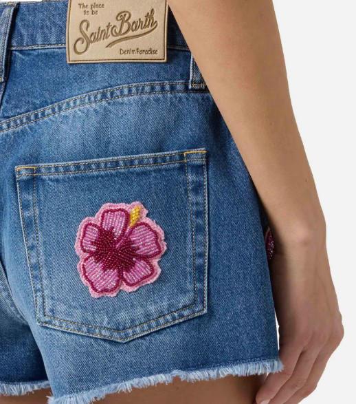 Shorts Musa in denim con patch floreali ricamate